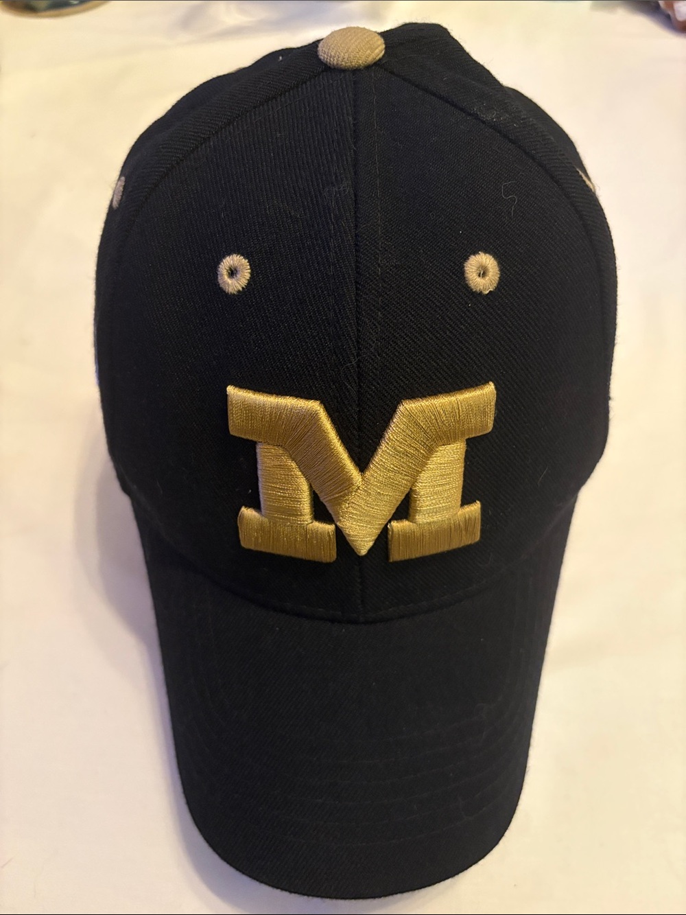 Men's Black MIZZOU college licensed baseball Cap with Gold 'M'. Like new.